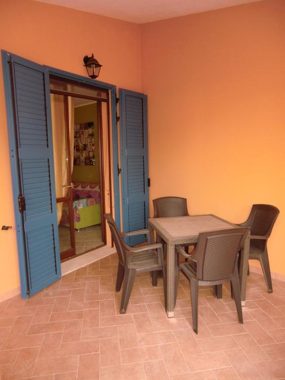 La Casa Felice Appartamenti Chia Camera foto