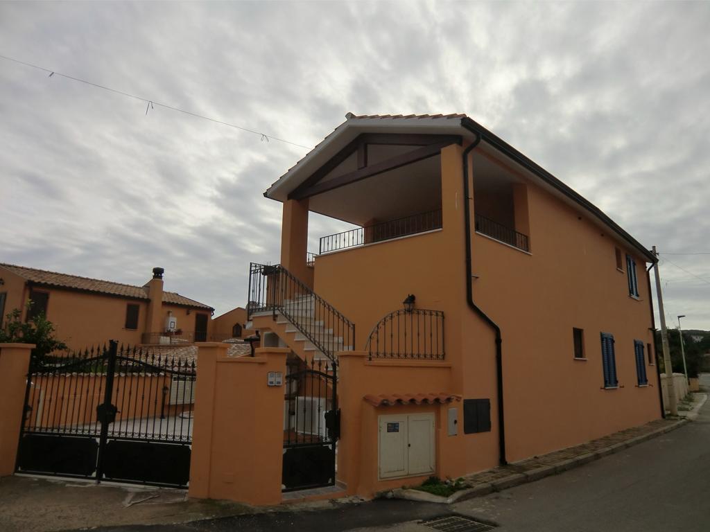 La Casa Felice Appartamenti Chia Esterno foto