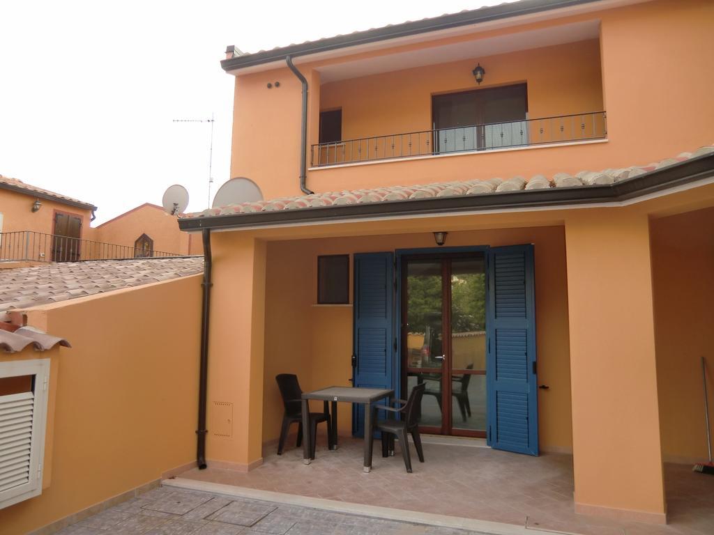 La Casa Felice Appartamenti Chia Camera foto