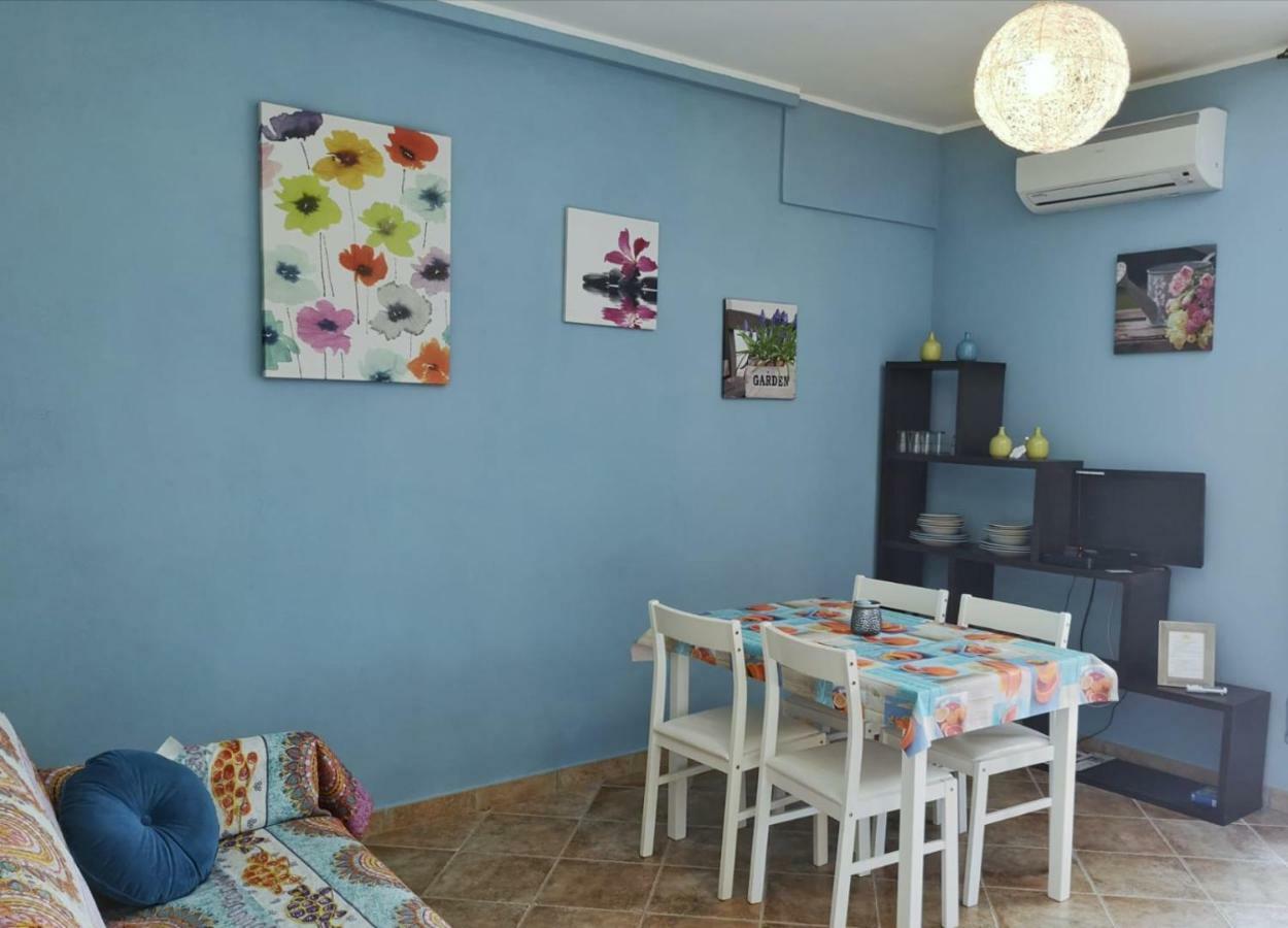 La Casa Felice Appartamenti Chia Esterno foto