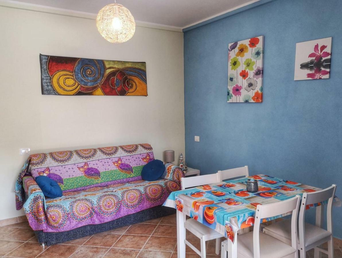 La Casa Felice Appartamenti Chia Esterno foto