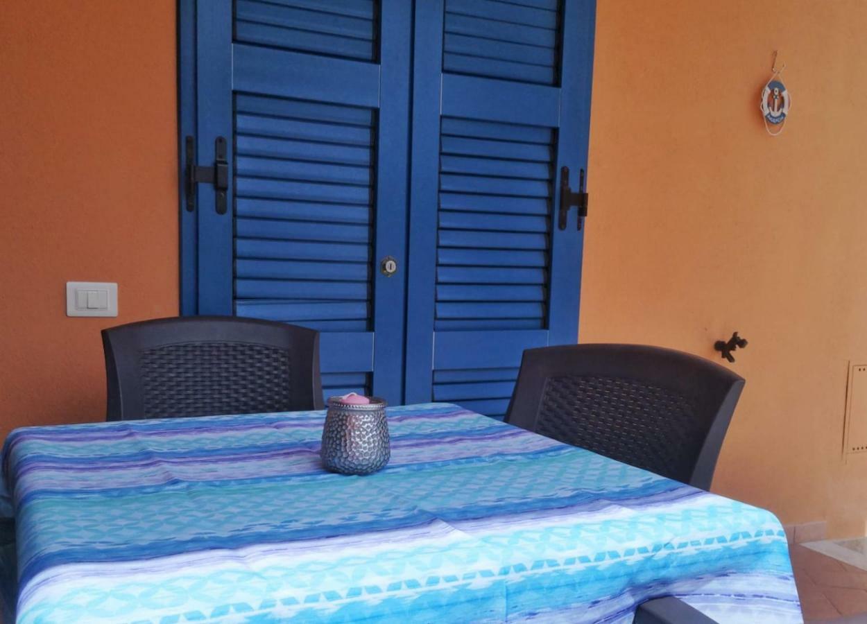 La Casa Felice Appartamenti Chia Esterno foto