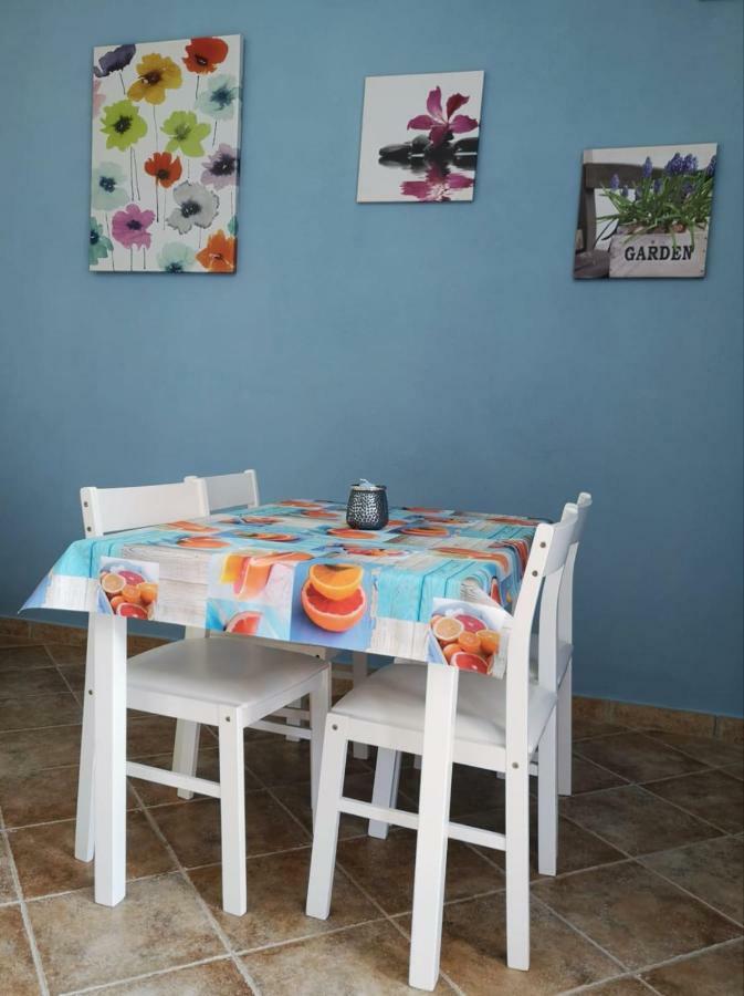 La Casa Felice Appartamenti Chia Esterno foto